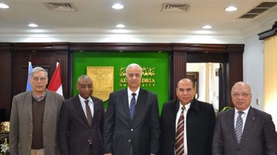 رئيس جامعة الإسكندرية يستقبل سفير غينيا لبحث التعاون المشترك