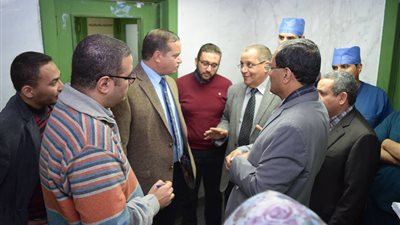 رئيس جامعة سوهاج يجتمع بـ 