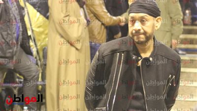 صور.. بدء مراسم عزاء والدة عصام كاريكا بحضور نجوم الفن