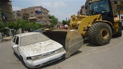 قبل الاحتفالات.. ضبط 12 سيارة ودراجة بخارية متروكة في شوارع الجيزة