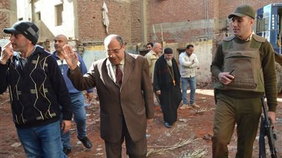 صور .. رئيس مركز ومدينة بلطيم يتفقد خدمات تأمين كنيسة الشهيد مارجرجس