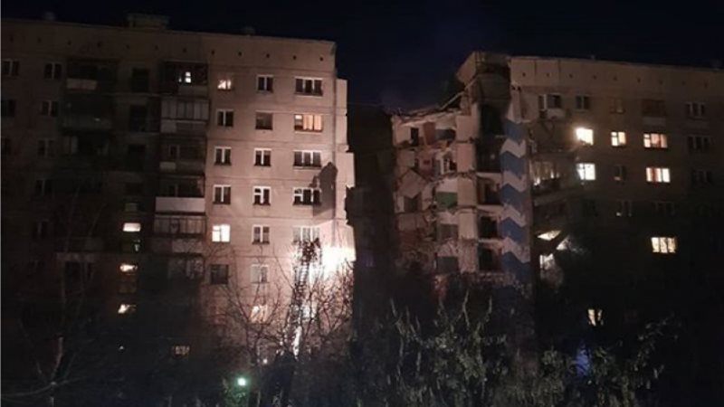 انهيار مبنى سكنى
