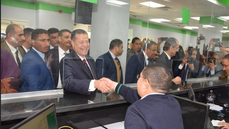 محافظ بني سويف ووزير