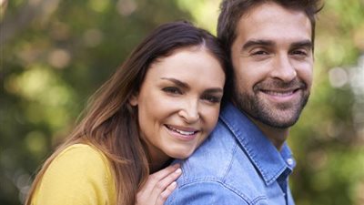 متتكسفيش لو متجوزة أصغر منك .. نصائح لمواجهة المجتمع