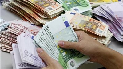 العملات الأجنبية تسجل استقرارًا فى نشرة أسعار الثلاثاء 