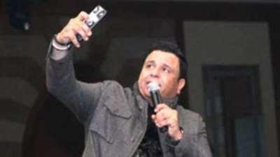بعد وفاة شقيقه.. محمد فؤاد يطوي أحزانه ويحتفل برأس السنة  