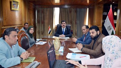 محافظ القليوبية يناقش تطوير المراكز التكنولوجية الموجودة بالمدن