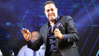 صور| حكيم هاتريك رأس السنة.. تألق في 3 حفلات وسيطر على الليلة