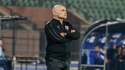 جروس يجتمع مع لاعبي الزمالك قبل المران 