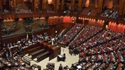 خفض أجور أعضاء البرلمان الإيطالي