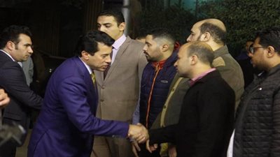 وزير الشباب والرياضة يقدم واجب العزاء في محمد السباعي 
