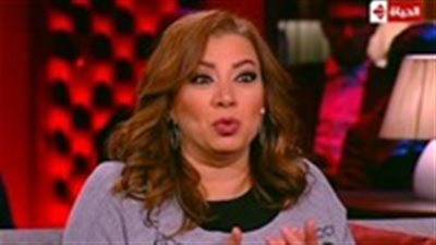 انتصار: أيوة معنديش مانع بنتي تتباس في التمثيل.. ومش بداري في قلبي