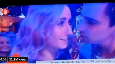 محترمه يابنتي والله.. قبلة رأس السنة تتسبب في إحراج شاب