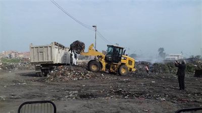 رفع تراكمات القمامة من المقالب العشوائية بالشرقية