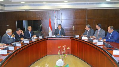 صور| وزير النقل يتابع تنفيذ مشروعات محاور النيل بصعيد مصر
