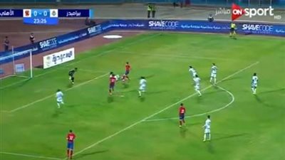 فيديو.. أزارو يسجل الهدف الأول للأهلي في شباك بيراميدز 