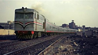 بعد توقفها ساعة.. قطارات 