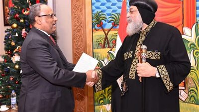 سفير الإمارات يزور الكاتدرائية ويهنئ البابا تواضروس بعيد الميلاد المجيد 