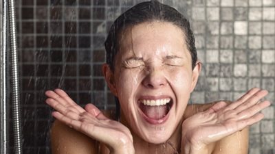 متخفش واشربها متلجة .. فوائد الماء البارد في الشتاء على الجسم
