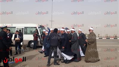 صور | شيوخا وفتيات .. وفد الأزهر يصل إلى مسجد الفتاح العليم