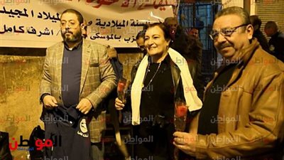 صور| بعد انتهاء القداس .. مصر الثورة في رأس غارب تستقبل الأقباط بالورود