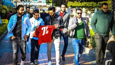 صور.. حسين الشحات يشارك في مران الأهلي 