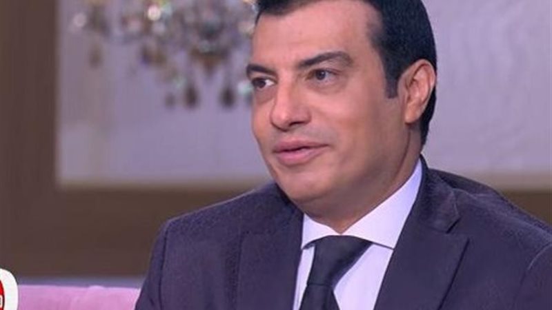 إيهاب توفيق يحتفل