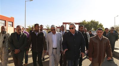 محافظ قنا يتفقد مركز التدريب المهني بقفط
