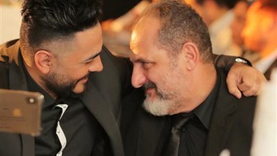 صور| مين كسبان.. تمرين خالد الصاوي وتامر حسني في بيروت