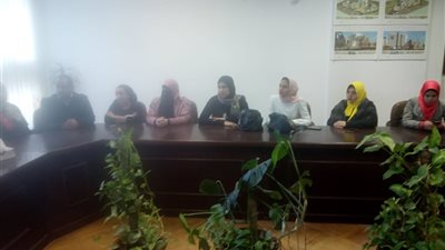 صور.. رئيس جامعة دمنهور يكرم المشاركين في مبادرة 