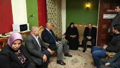 محافظ كفرالشيخ يقدم واجب العزاء لأسرة الدكتورة الدكتورة منى السجينى