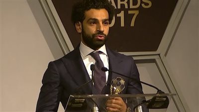 محمد صلاح يرقص على انا مافيا .. هكذا هنأ نمبر وان فخر العرب 