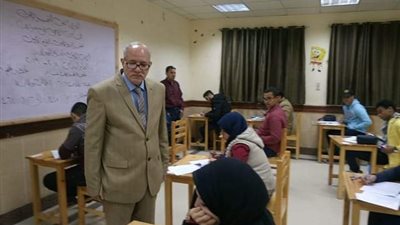 صور| مدير فرع التأمين الصحي يتفقد امتحانات نصف العام ببني سويف 