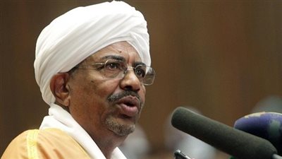 فيديو.. البشير يرقص على نغمات الموسيقى وسط مناصريه