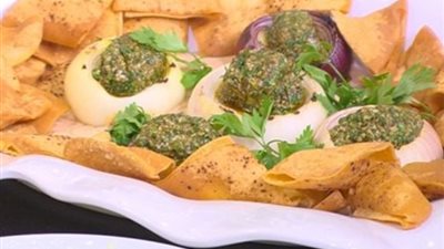فيديو.. الشيف شربينى يقدم طريقة عمل سلطة البصل المشوي