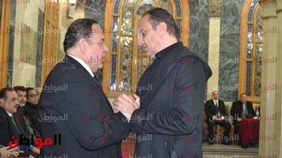 صور.. طارق علام فى عزاء والدة جمال الشاعر 