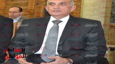 مساعد وزير الداخلية الأسبق يقدم العزاء في والدة جمال الشاعر