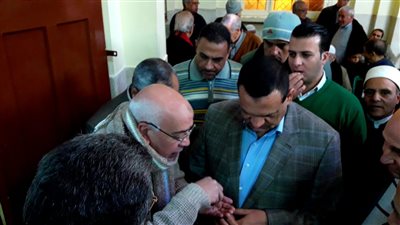 صور.. محافظ البحيرة يؤدي صلاة الجمعة بمسجد السد العالي بدمنهور