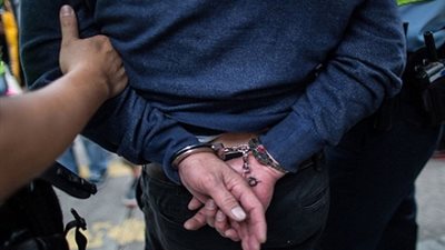 القبض على عاطل يتاجر في المخدرات قبل توزيعها في الجيزة