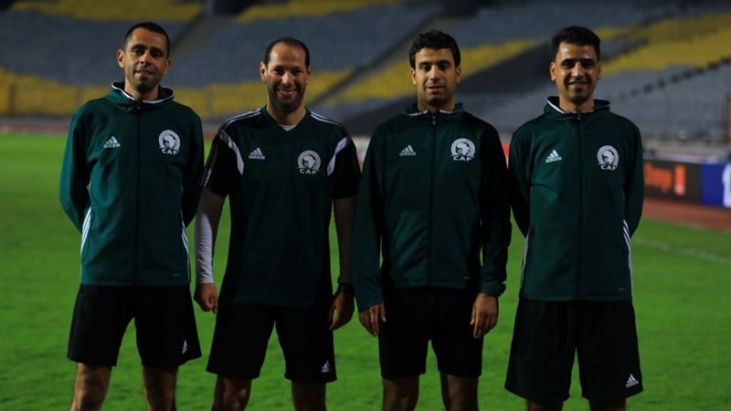 طاقم تحكيم مباراة