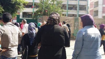 بدء توافد طلاب أولى ثانوي على لجان امتحانات أوبن بوك.. وإجراءات أمنية مشددة أمام اللجان .. ورضا حجازي: تم اتخاذ التدابير اللازمة