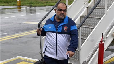 طبيب الأهلي يطمئن على المصابين