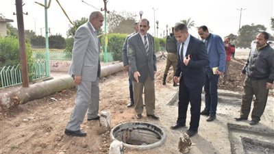 تمهيدًا لافتتاحها.. محافظ أسيوط يتفقد محطة مياه ديروط المرشحة