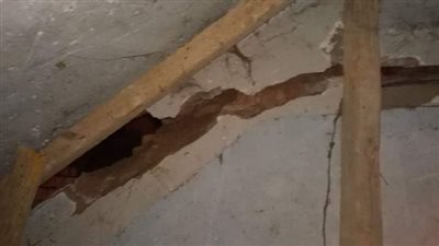 صور.. محافظ سوهاج يقرر إخلاء المنزل المتصدع من ساكنيه 