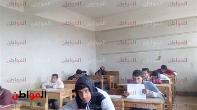  طلاب الصف الأول الثانوى يؤدون امتحان الأحياء فى ثانى يوم 