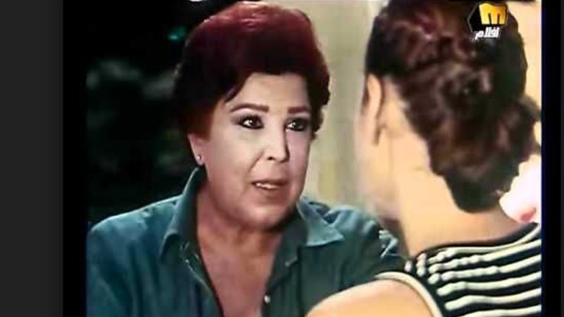 امرأة في مشهد