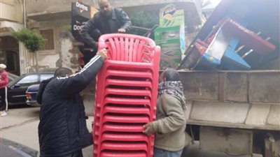 صور.. حملة مكبرة لإزالة الإشغالات بوسط الإسكندرية