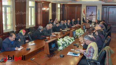 صور| محافظ الإسكندرية يجتمع بمسئولي الصرف الصحي .. التفاصيل