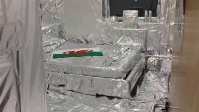 فيديو| جندي يتفاجأ بغرفته مغطاة بـالكامل بورق الفويل