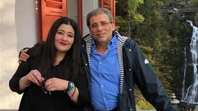   زوجة خالد يوسف عن علاقته بالكاتبة ياسمين الخطيب: محدش يعرف إنى برج الدلو ولا إيه ؟ 